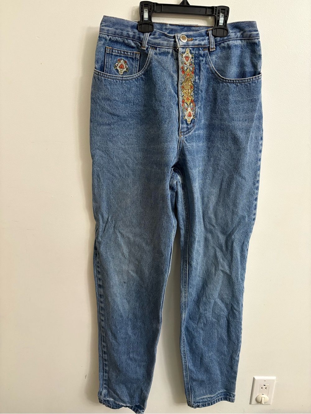 Vintage High-Rise Embroidered Relaxed Jeans in Blue small - Picture 2 of 8